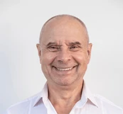 Klaus Richter, pensionierter Ingenieur aus Stuttgart